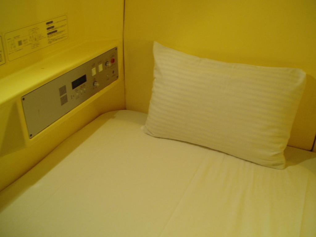 Capsule Hotel & Sauna Ikebukuro Plaza Токио Номер фото