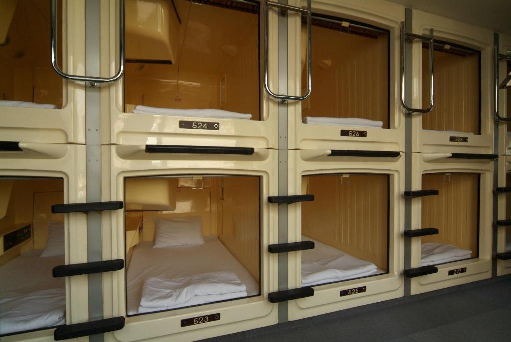 Capsule Hotel & Sauna Ikebukuro Plaza Токио Номер фото